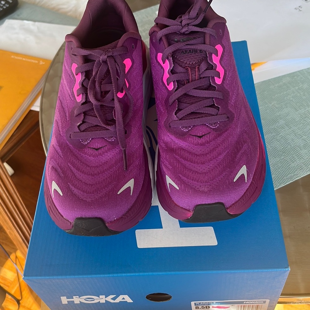 Hoka Womens W Arahi 6 Running Sneakers 8.5 New